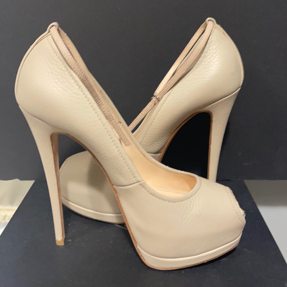 Giuseppe Zanotti : Sharon Lindos TuTu (Gently Used ) wore 1x .